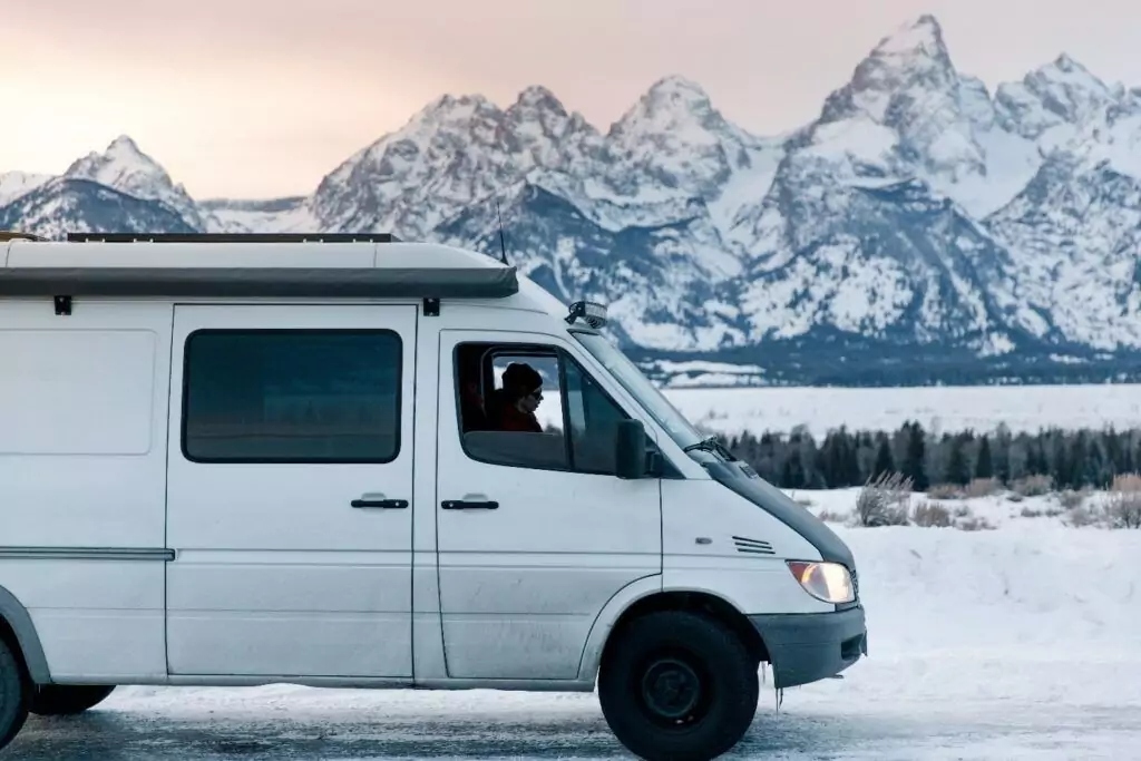 HOW TO GUIDE WINTER CAMPERVAN ROAD TRIP Banner
